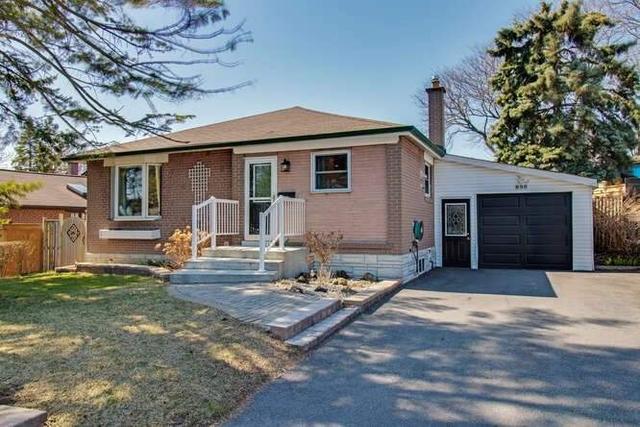 890 Douglas Ave, House detached with 2 bedrooms, 2 bathrooms and 4 parking in Pickering ON | Image 1