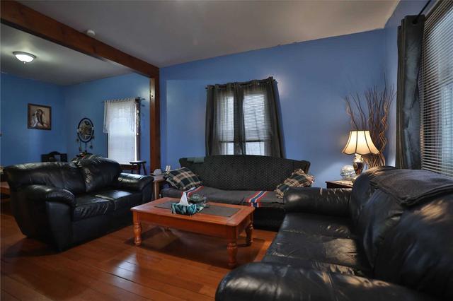 49 Almond St, House detached with 5 bedrooms, 2 bathrooms and 2 parking in St. Catharines ON | Image 21