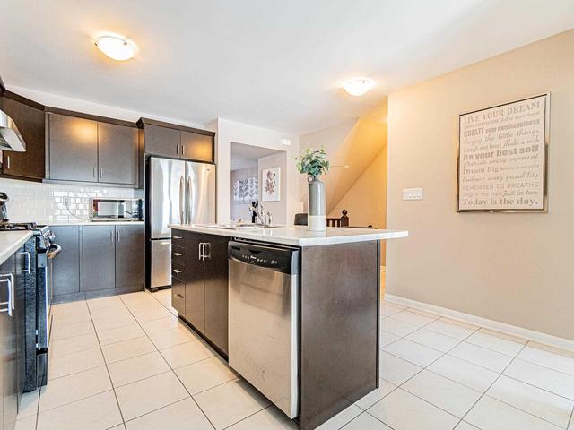 81 Vanhorne Clse, House attached with 3 bedrooms, 4 bathrooms and 2 parking in Brampton ON | Image 6