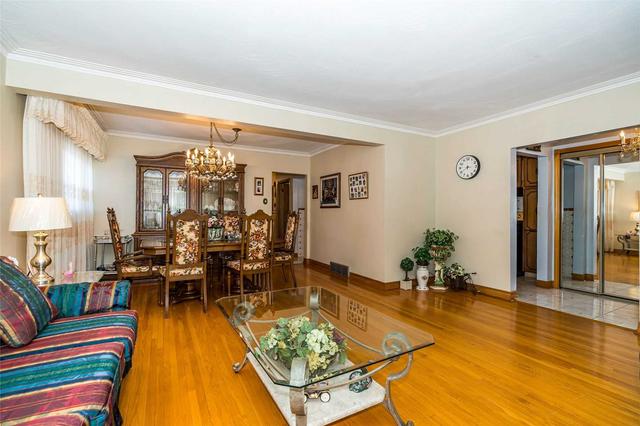 51 Medina Cres, House detached with 3 bedrooms, 2 bathrooms and 5 parking in Toronto ON | Image 2