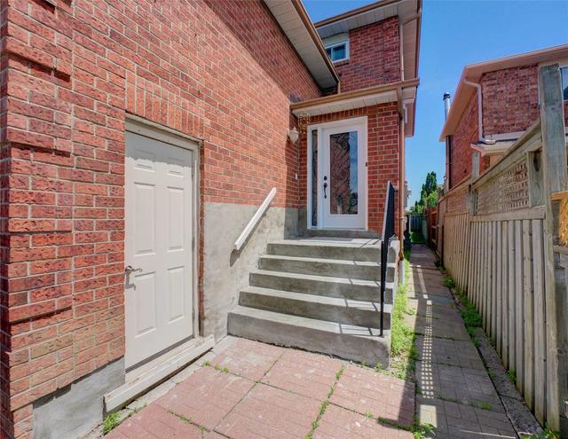 137 Wexford Rd, House detached with 3 bedrooms, 4 bathrooms and 4 parking in Brampton ON | Image 12