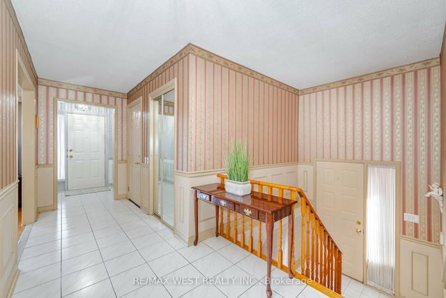 37 Kiskadee Dr, House detached with 3 bedrooms, 2 bathrooms and 4 parking in Toronto ON | Image 11