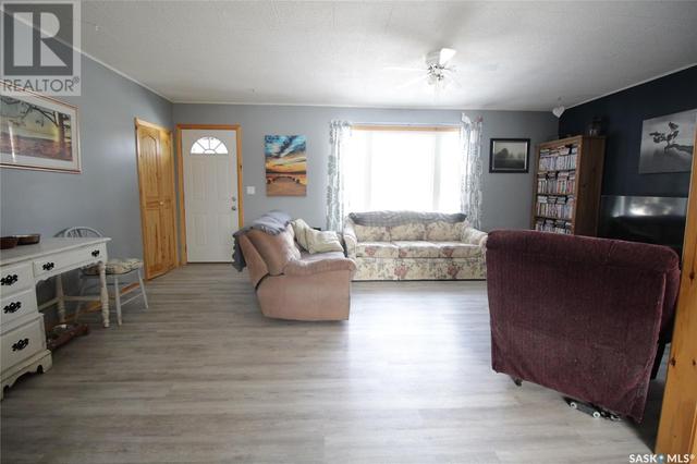 421 Beryl Street, House detached with 4 bedrooms, 2 bathrooms and null parking in Broadview SK | Image 6