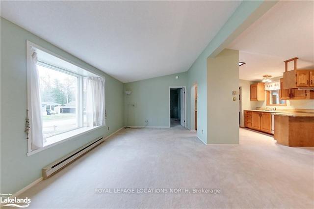 4 Allen Dr, Home with 2 bedrooms, 2 bathrooms and 3 parking in Wasaga Beach ON | Image 2
