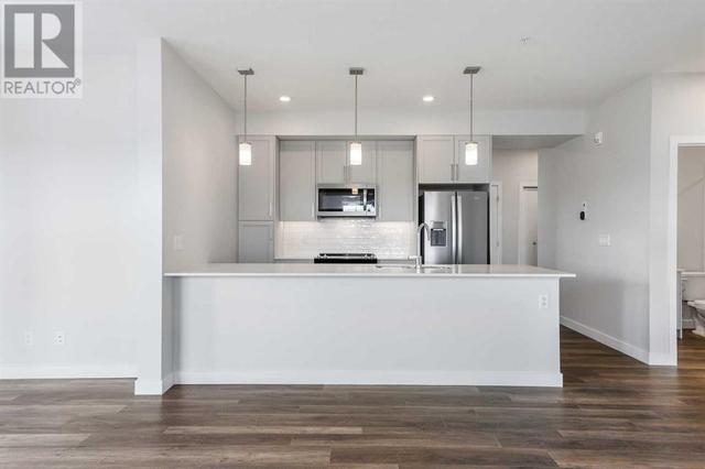 202, - 255 Les Jardins Park Se, Condo with 2 bedrooms, 2 bathrooms and 1 parking in Calgary AB | Image 11