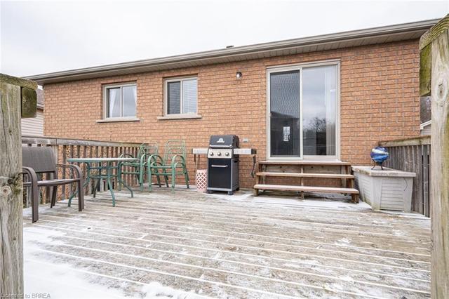 16 Dowden Avenue, House detached with 4 bedrooms, 2 bathrooms and 4 parking in Brantford ON | Image 41