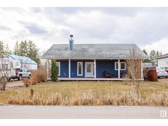 4620 45 Ave, House detached with 3 bedrooms, 2 bathrooms and null parking in Alberta Beach AB | Image 2