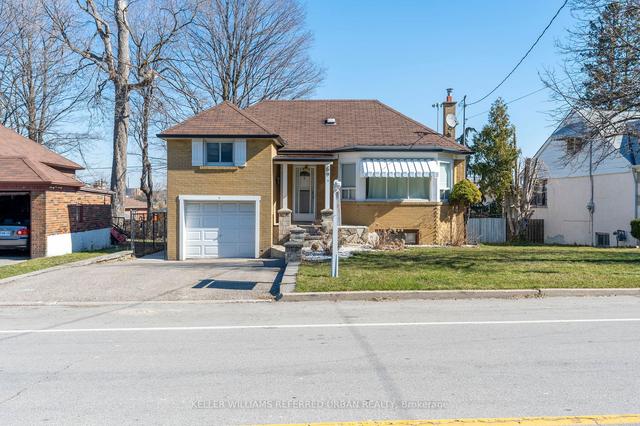 64 Pelmo Cres, House detached with 2 bedrooms, 2 bathrooms and 4 parking in Toronto ON | Image 1