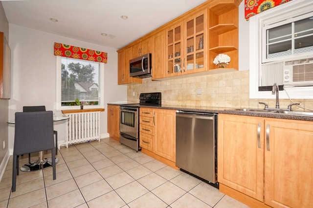 1251 Kingston Rd, House detached with 4 bedrooms, 3 bathrooms and 3 parking in Toronto ON | Image 3