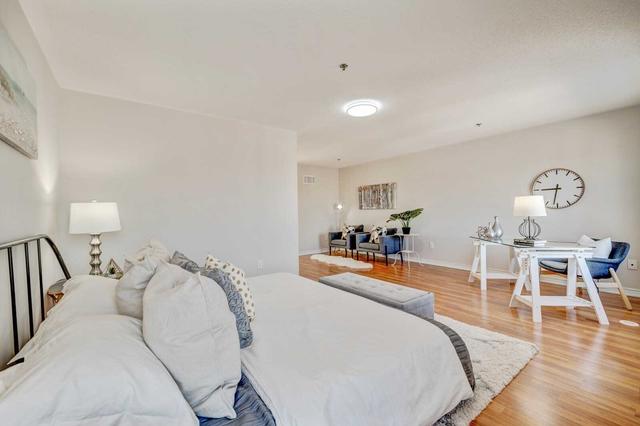 7 Collip Pl, House attached with 4 bedrooms, 4 bathrooms and 2 parking in Toronto ON | Image 22