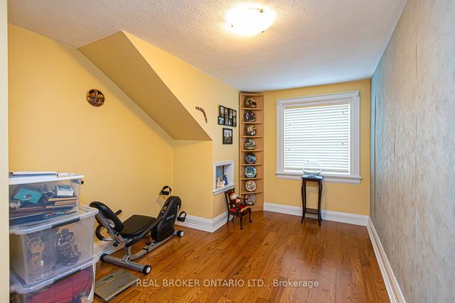 107 Foxwell St, House detached with 3 bedrooms, 2 bathrooms and 4 parking in Toronto ON | Image 9