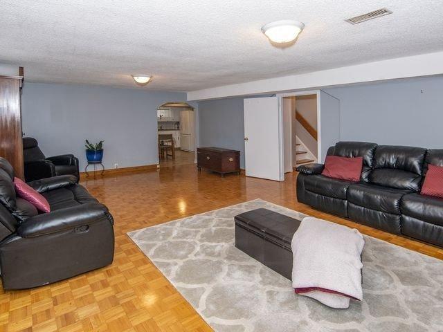 47 Campbell Dr, House detached with 3 bedrooms, 2 bathrooms and 7 parking in Brampton ON | Image 11