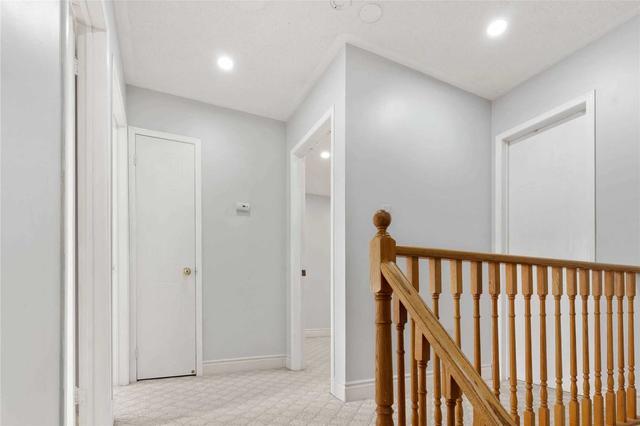 34 Brisbane Crt, Townhouse with 3 bedrooms, 3 bathrooms and 2 parking in Brampton ON | Image 13