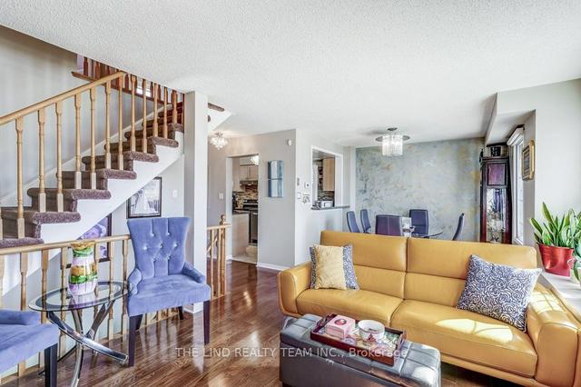 45 Sandlewood Crt, Townhouse with 3 bedrooms, 3 bathrooms and 2 parking in Aurora ON | Image 9