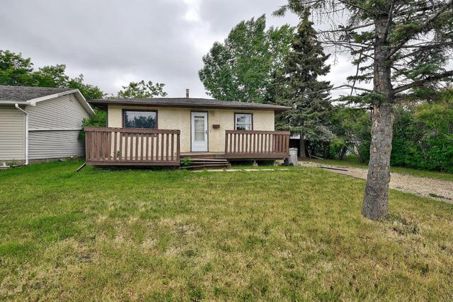 9504 99 Avenue, House detached with 4 bedrooms, 2 bathrooms and 2 parking in Grande Prairie AB | Image 3