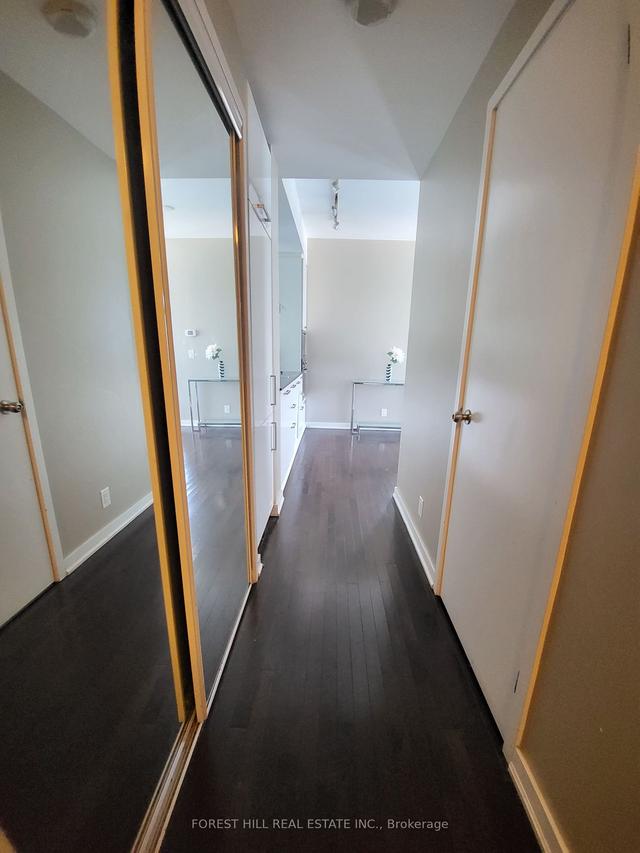 6005 - 14 York St, Condo with 2 bedrooms, 2 bathrooms and 1 parking in Toronto ON | Image 3