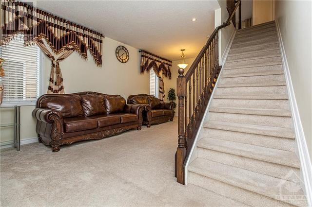 146 Piazza Circle, House detached with 3 bedrooms, 3 bathrooms and 3 parking in Ottawa ON | Image 5