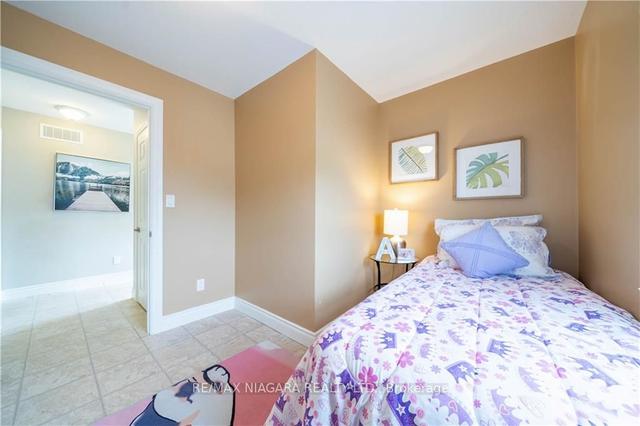 50 Rodman St, House detached with 3 bedrooms, 2 bathrooms and 8 parking in St. Catharines ON | Image 26