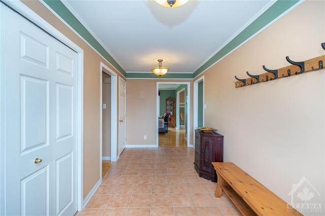 1899 Concession 1 Road, House detached with 4 bedrooms, 3 bathrooms and 10 parking in Alfred and Plantagenet ON | Image 4