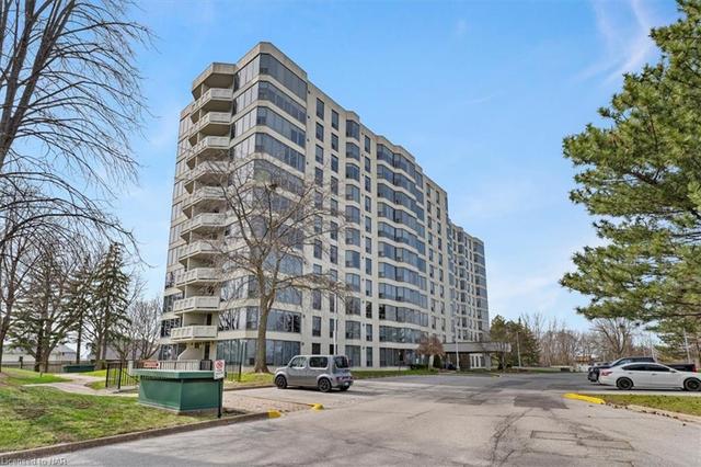 902 - 81 Scott Street, House attached with 2 bedrooms, 1 bathrooms and 1 parking in St. Catharines ON | Image 1