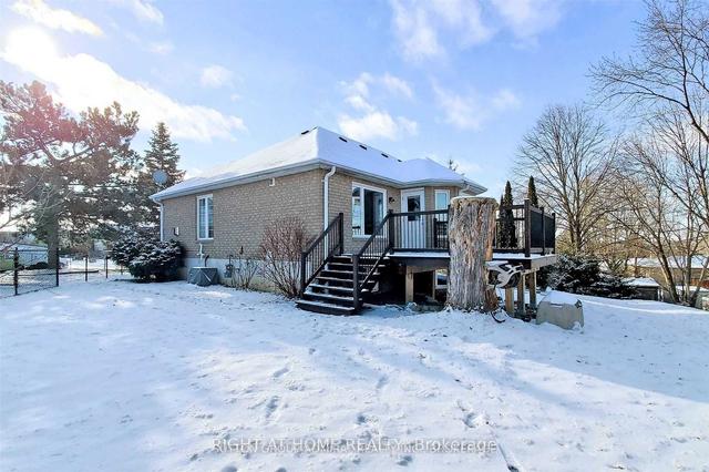 791 Pam Cres, House detached with 3 bedrooms, 3 bathrooms and 7 parking in Newmarket ON | Image 32