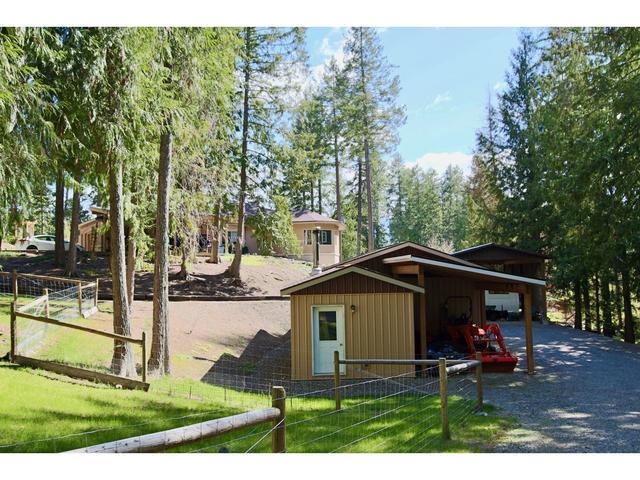 1111 Fox Tree Road, House detached with 3 bedrooms, 3 bathrooms and null parking in Central Kootenay B BC | Image 36