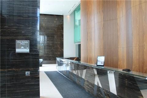 4010 - 21 Iceboat Terr, Condo with 1 bedrooms, 1 bathrooms and 1 parking in Toronto ON | Image 2