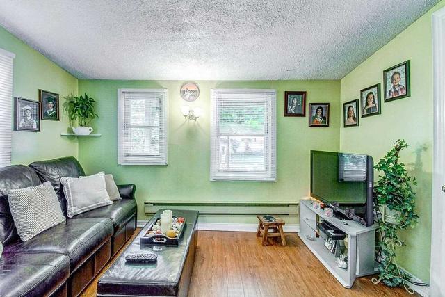 61 Torrens Ave, House detached with 3 bedrooms, 2 bathrooms and 7 parking in Toronto ON | Image 7