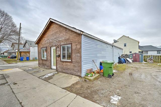 280 Park St, House detached with 2 bedrooms, 1 bathrooms and 3 parking in Chatham Kent ON | Image 1