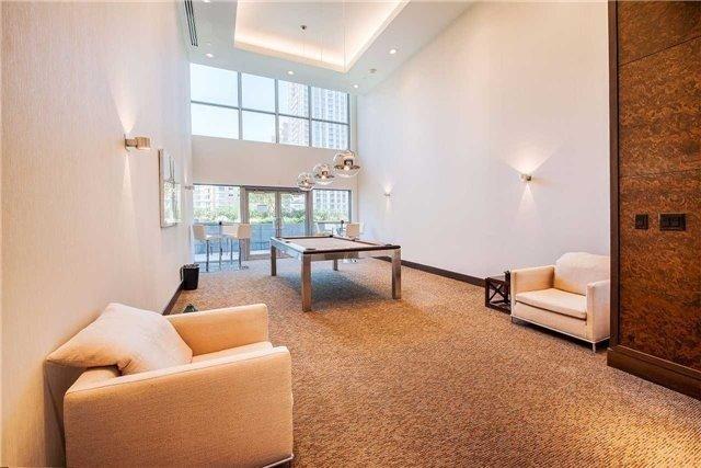 1509 - 386 Yonge St, Condo with 2 bedrooms, 2 bathrooms and 1 parking in Toronto ON | Image 4