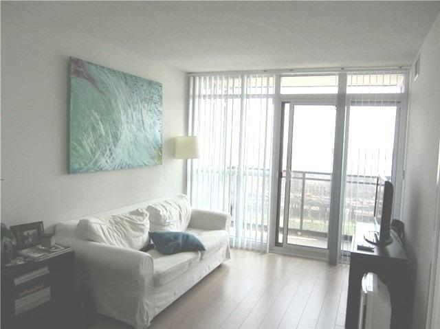 1808 - 15 Iceboat Terr, Condo with 1 bedrooms, 1 bathrooms and 1 parking in Toronto ON | Image 2