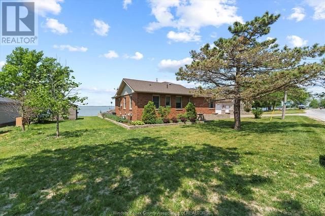 1370 Front Road South, House detached with 3 bedrooms, 2 bathrooms and null parking in Amherstburg ON | Image 5