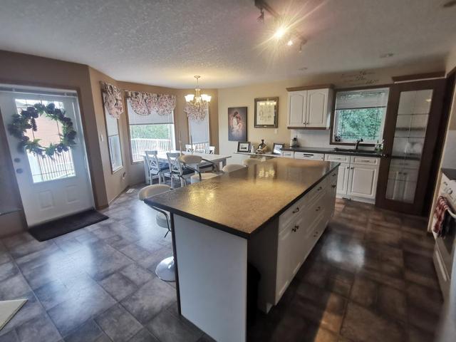 595 8 Avenue W, House detached with 5 bedrooms, 3 bathrooms and 4 parking in Cardston AB | Image 7