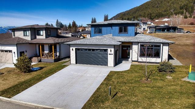 1728 Murdoch Street, House detached with 4 bedrooms, 3 bathrooms and null parking in Creston BC | Image 29
