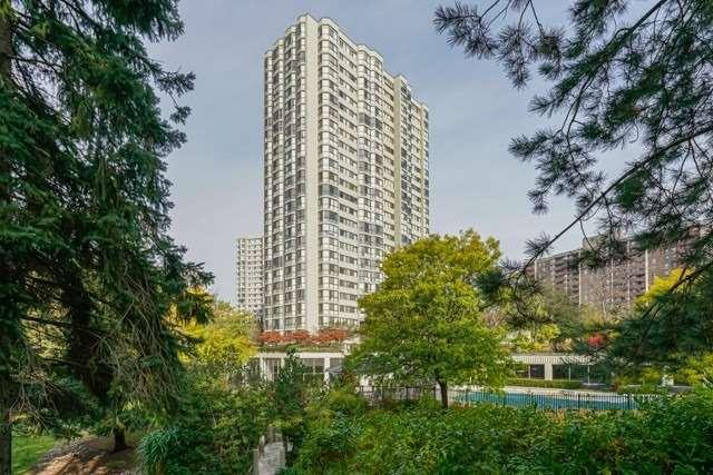 2004 - 8 Lisa St, Condo with 1 bedrooms, 2 bathrooms and 1 parking in Brampton ON | Image 1