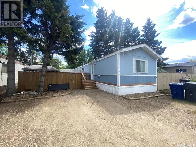 431 34th Street, Home with 3 bedrooms, 2 bathrooms and null parking in Battleford SK | Card Image