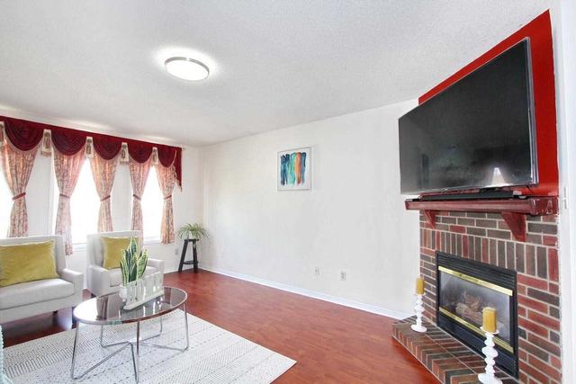 931 Cardington St, House attached with 3 bedrooms, 4 bathrooms and 5 parking in Mississauga ON | Image 8