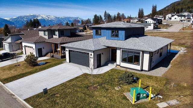 1728 Murdoch Street, House detached with 4 bedrooms, 3 bathrooms and null parking in Creston BC | Image 28
