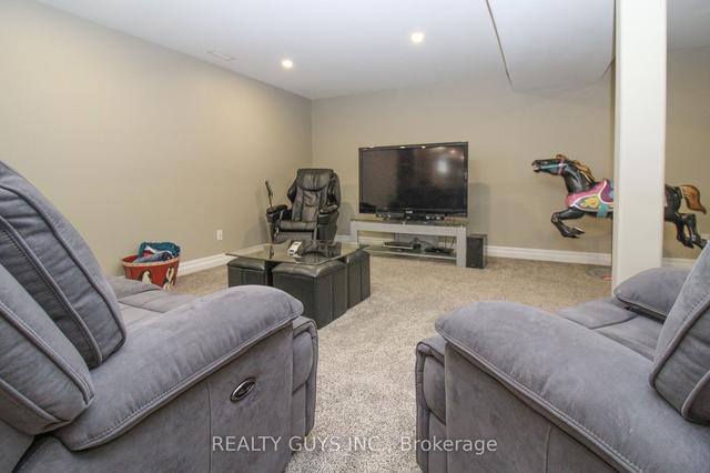689 Spillsbury Dr, House detached with 2 bedrooms, 3 bathrooms and 7 parking in Peterborough ON | Image 27