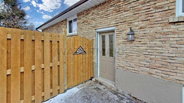 22 Lowry Sq, House semidetached with 3 bedrooms, 3 bathrooms and 3 parking in Toronto ON | Image 17