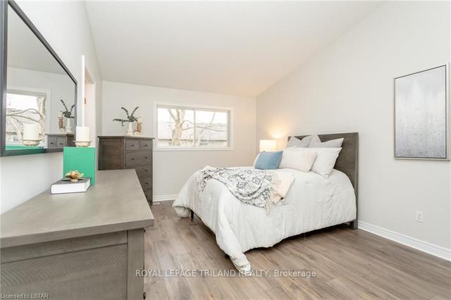 10 - 10 Rossmore Crt, Townhouse with 2 bedrooms, 4 bathrooms and 2 parking in London ON | Image 16