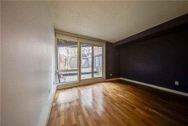 596a Wellington St, Townhouse with 1 bedrooms, 1 bathrooms and 1 parking in Toronto ON | Image 2