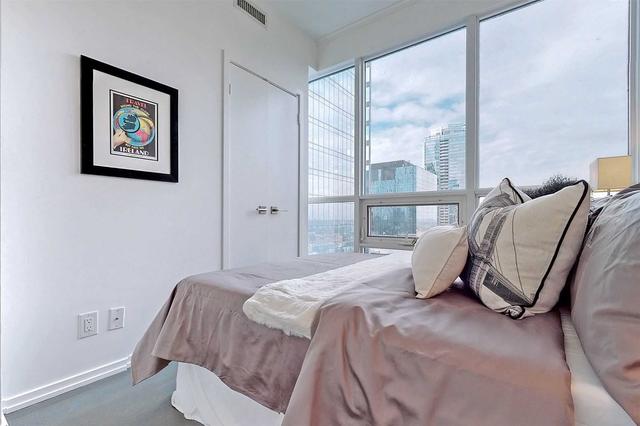 3815 - 70 Temperance St, Condo with 2 bedrooms, 2 bathrooms and 1 parking in Toronto ON | Image 9