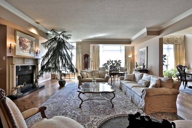 Ph10 - 1 Clark Ave W, Condo with 2 bedrooms, 3 bathrooms and 2 parking in Vaughan ON | Image 2