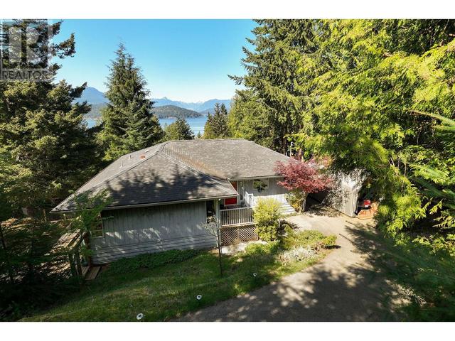 876 Windjammer Road, House detached with 4 bedrooms, 3 bathrooms and null parking in Bowen Island BC | Image 1