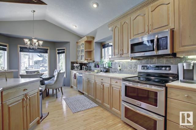 231 Cairns Pl Nw, House detached with 5 bedrooms, 3 bathrooms and null parking in Edmonton AB | Image 13