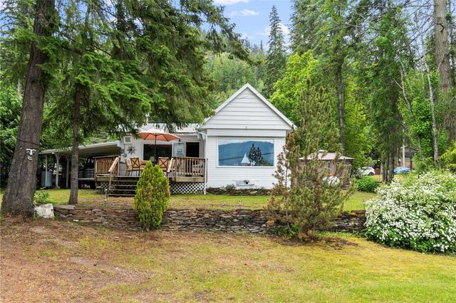 3264 Eagle Bay Road, House detached with 3 bedrooms, 1 bathrooms and null parking in Columbia Shuswap C BC | Card Image