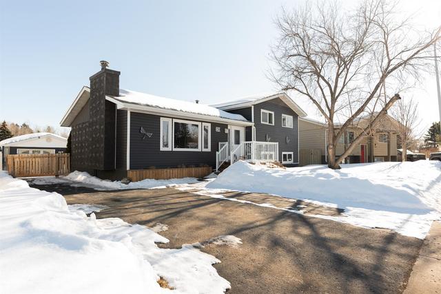 130 Hinge Bay, House detached with 5 bedrooms, 3 bathrooms and 6 parking in Wood Buffalo AB | Image 1