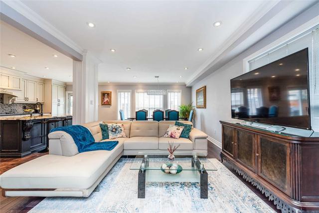 311 Forest Run Blvd, House detached with 4 bedrooms, 4 bathrooms and 5 parking in Vaughan ON | Image 4