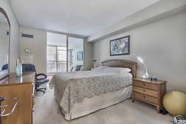 537 - 22 Southport St, Condo with 2 bedrooms, 2 bathrooms and 1 parking in Toronto ON | Image 12